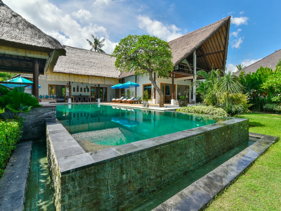 Buitenaanzicht Villa Brongbong Pantai